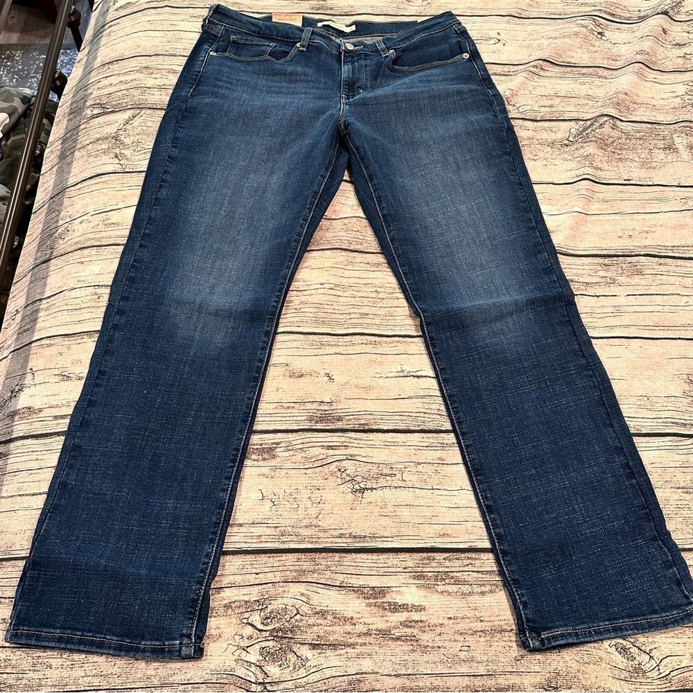 NWT Levi’s Classic Blue Straight Leg Jeans with Stellar Stretch Size 12